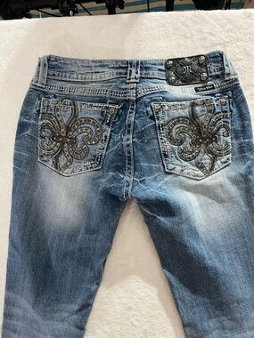 Miss Me BKE Blue Embellished Fleur-de-Lis Straight Cutoff Capri Jeans Bling 29